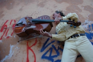 Cello im Atelier